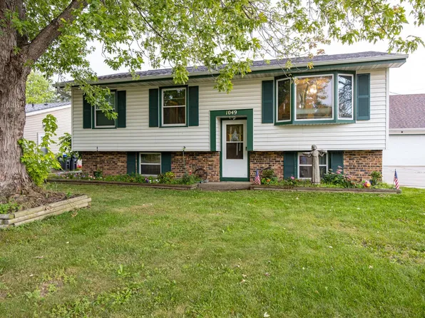 1049 Gillingham Rd, Neenah, WI 54956