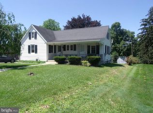 890 Melrose Ln, York, PA 17402