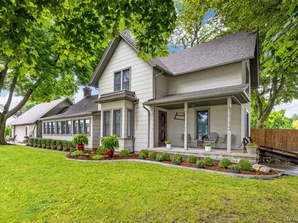 1154 S Belle River Ave, Marine City, MI 48039