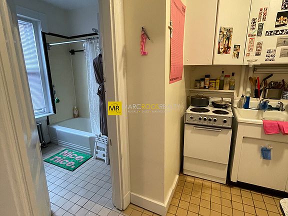 4th image of 380 Commonwealth Ave