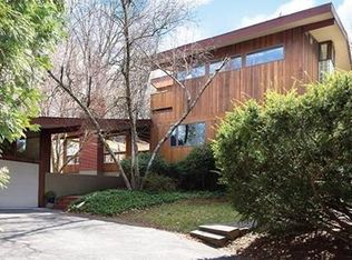 39 Sky View Cir, Newton, MA 02459