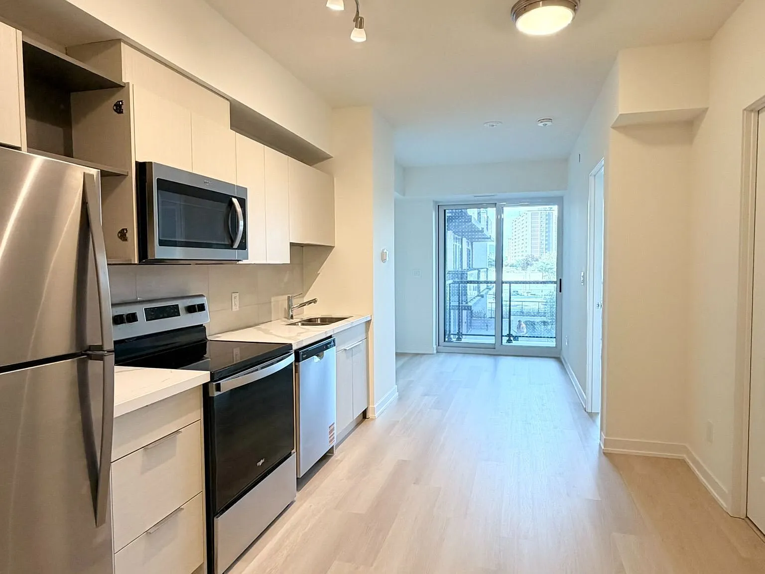 Yorkview Condos — Photo 2