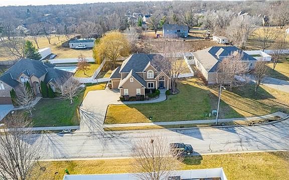 2nd image of 2611 NE Prairie Falcon Dr