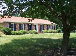 4401 Creemore Dr, Charlotte, NC 28213