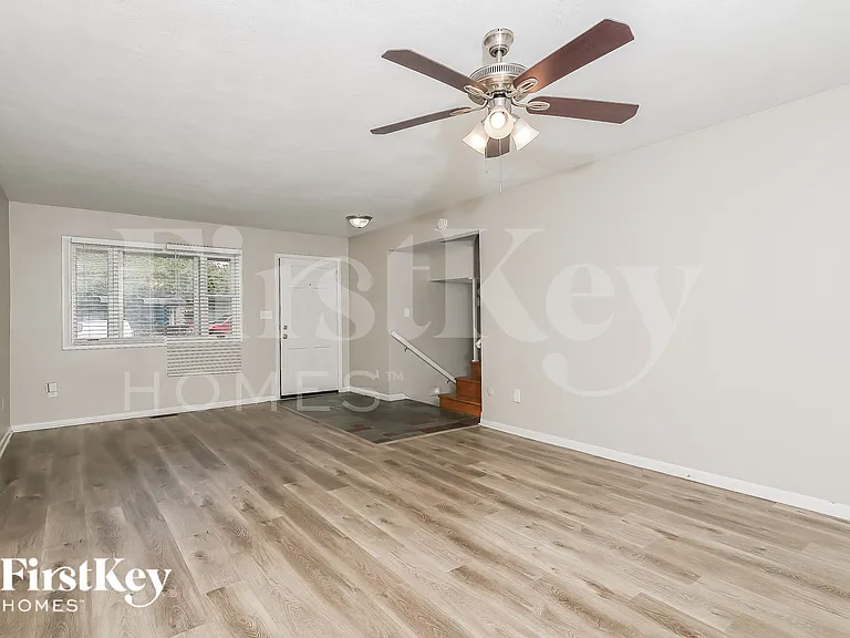 1798 Maple Ave — Photo 3