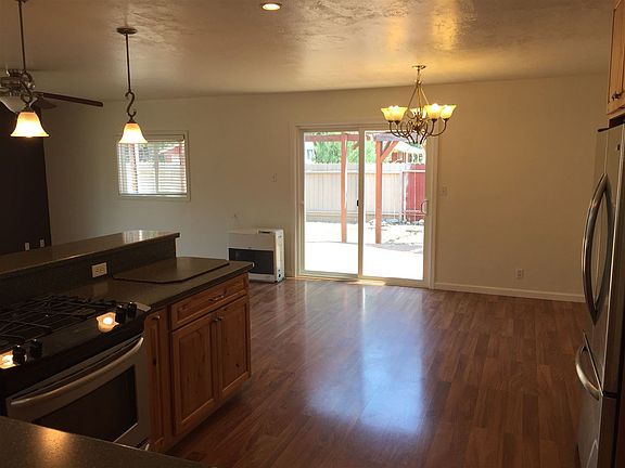 4th image of 240 Bell Ln