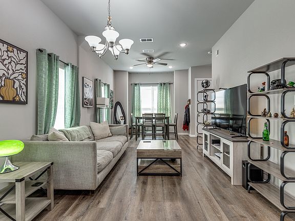 2nd image of 1423 Evans Ave #1423
