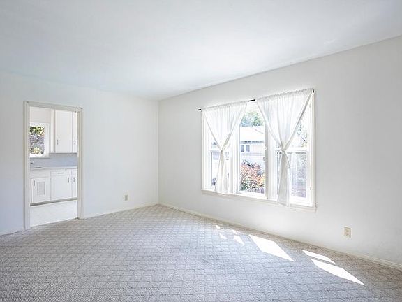 2nd image of 1414 Stratford Ave #1416