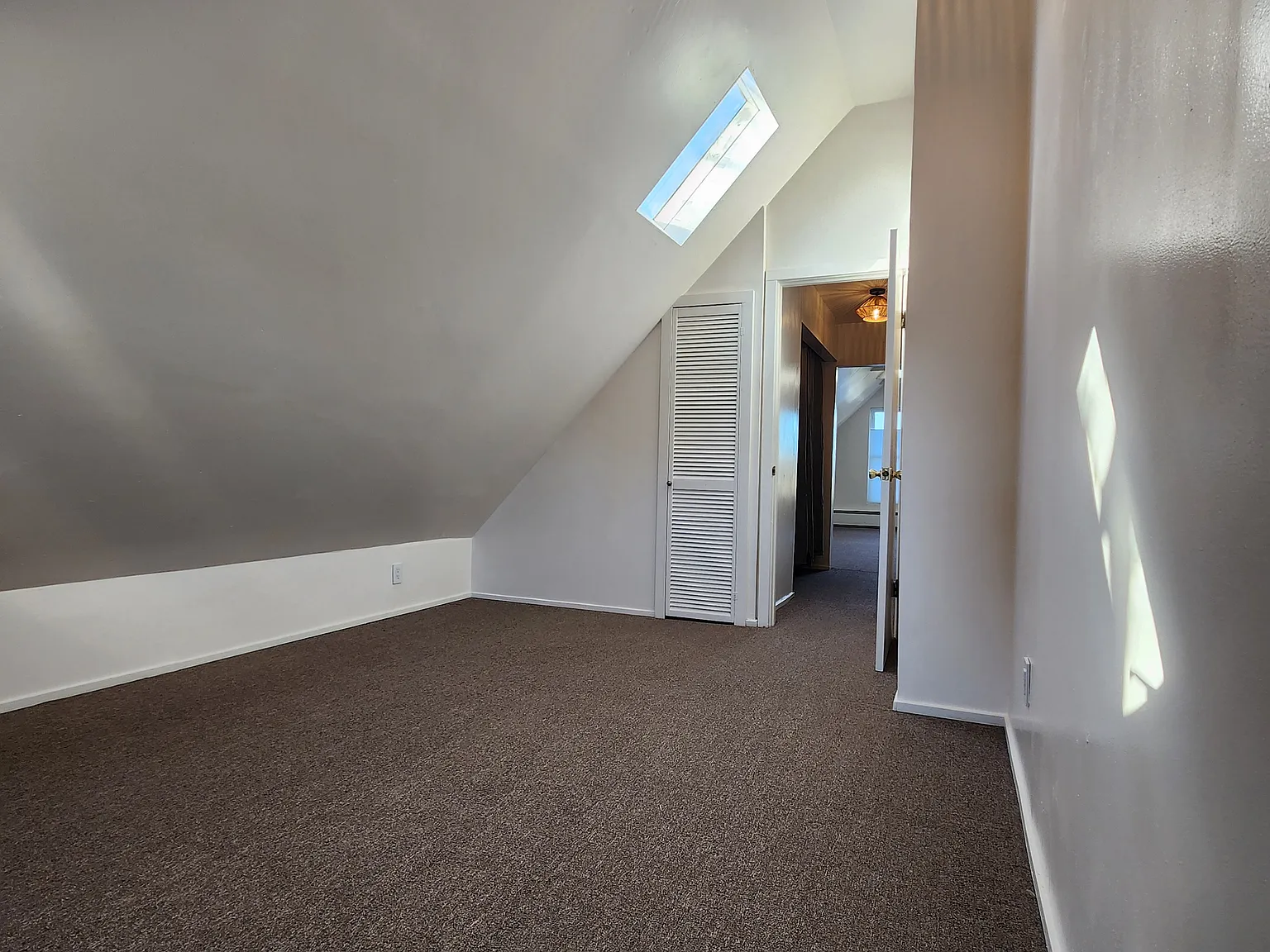 2 bed, 1000 sqft, $2,050 — Photo 4