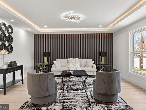 5th image of 301 Hialeah Dr