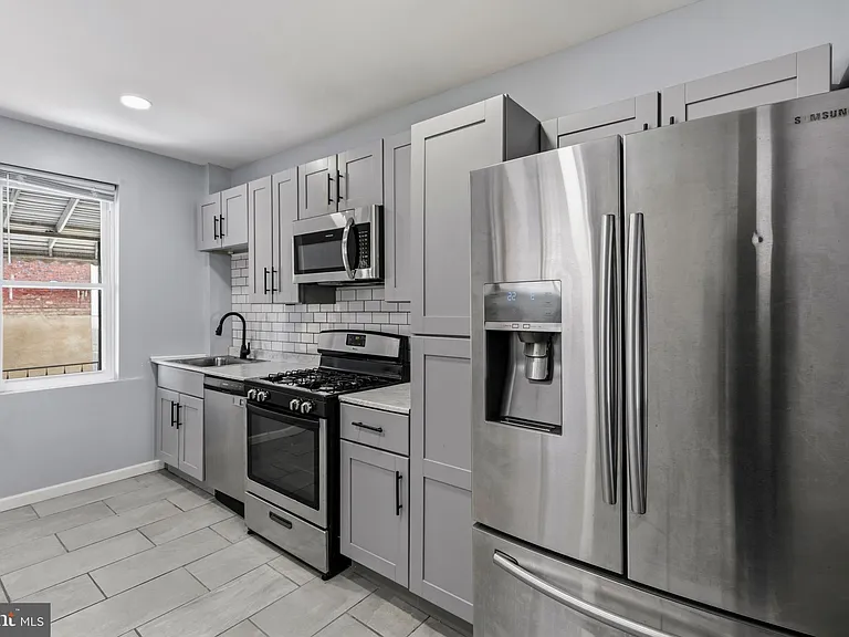 1516 N Luzerne Ave — Photo 12