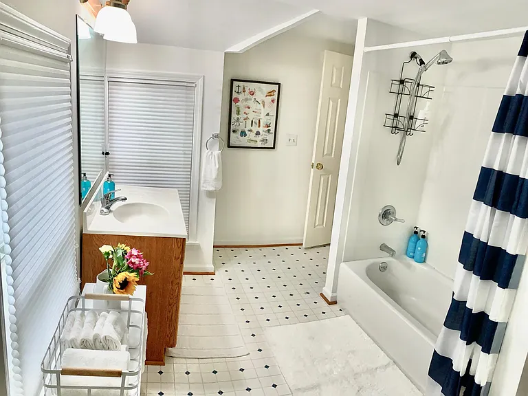 4674 Lake Dr — Photo 20