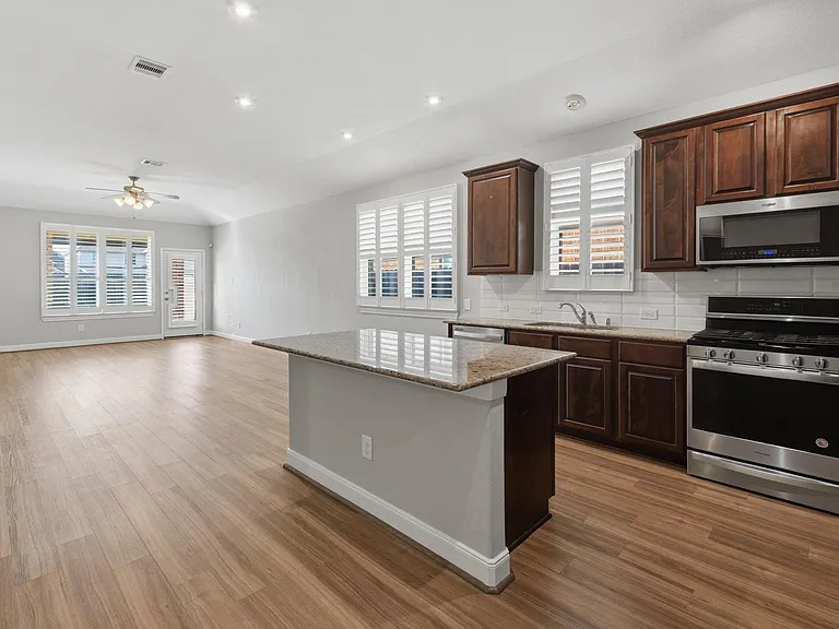 24230 Prairie Glen Ln — Photo 15