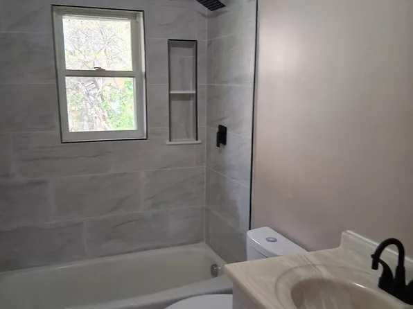 19 Hunter St, Thomasville, NC 27360