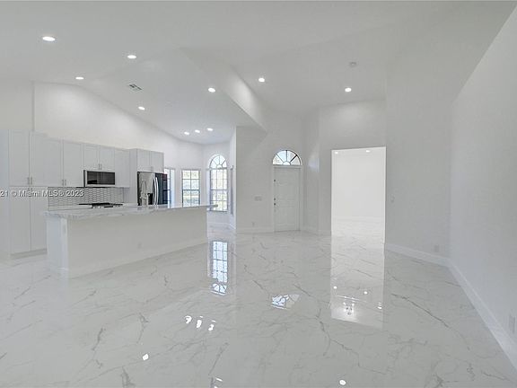 5th image of 7600 Lexington Club Blvd APT B