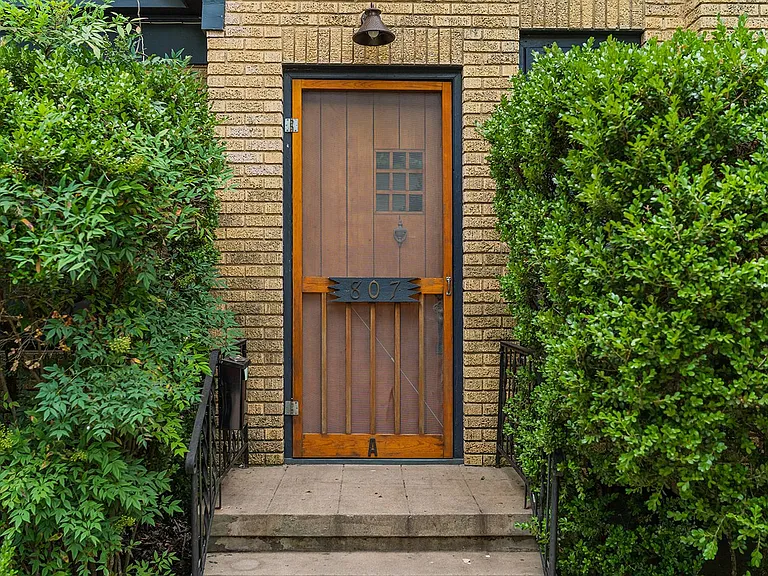 807 E 30th St #A-D-D — Photo 2