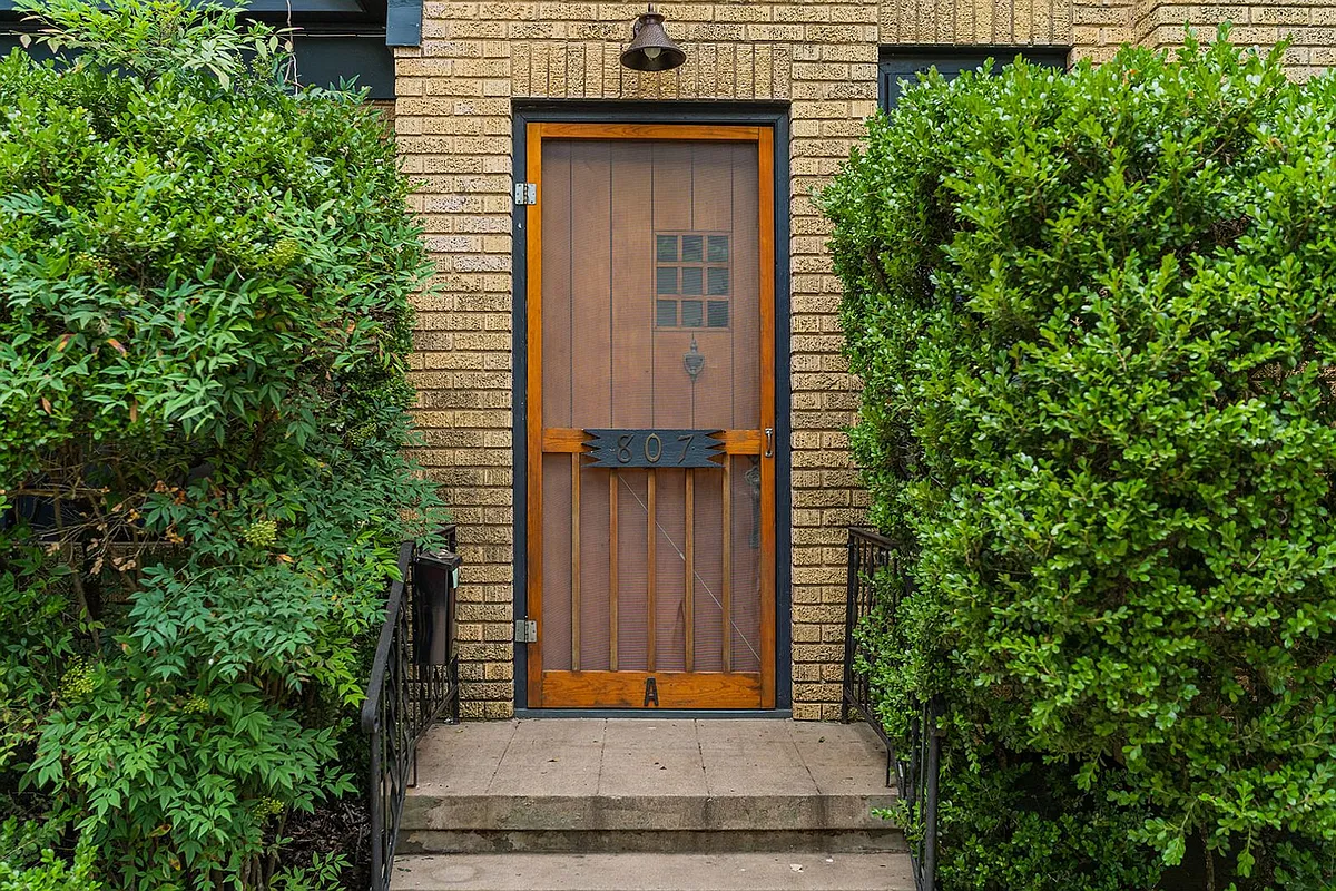 Building Photo - 807 E 30th St #A-D-D