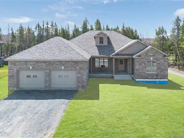 158 Stonehill Ln, Fredericton, NB E3G 0E9