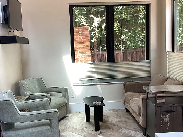 2862A Kinney Dr — Photo 2