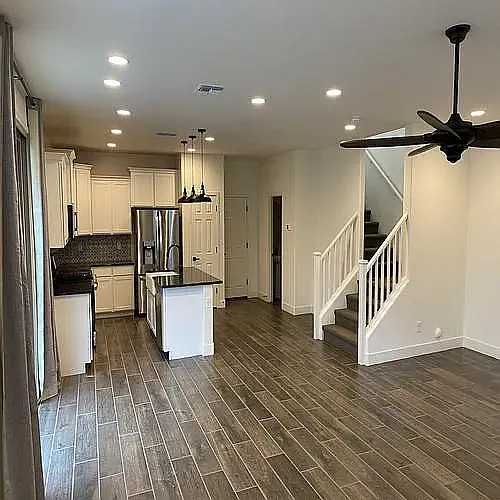 S 83rd Pl — Photo 9