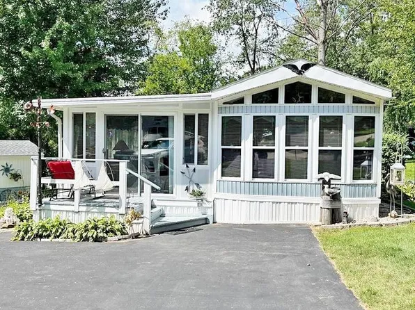 470 Skyline Dr, Edgerton, WI 53534