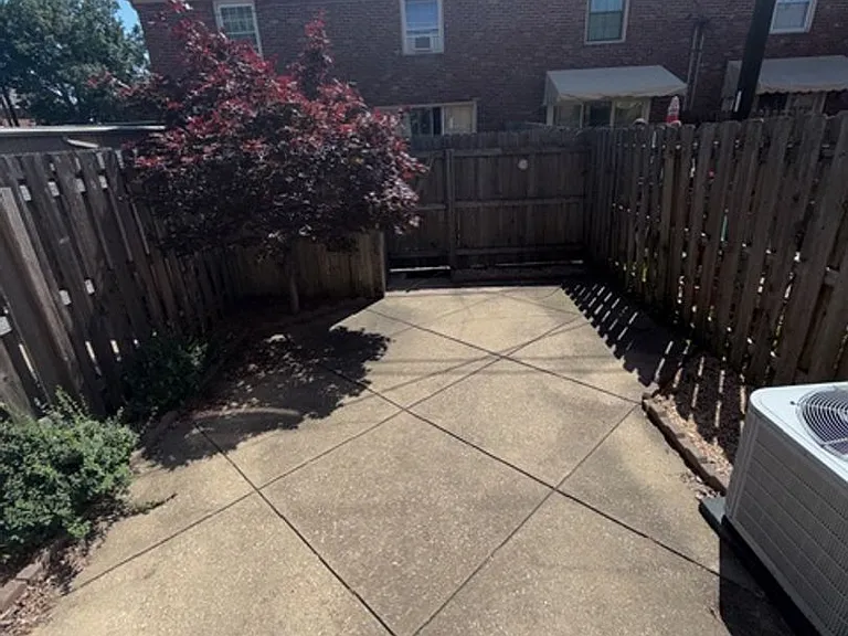 102 Hampton Dr — Photo 10