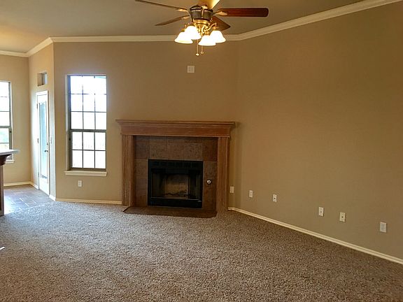 3rd image of 620 E Linden Ln