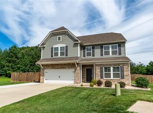 4133 Medina Ct, Pfafftown, NC 27040
