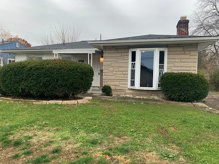 1337 E Deshler Ave — Photo 2