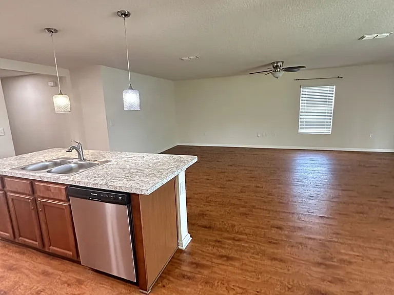 6761 Sandle Dr — Photo 2