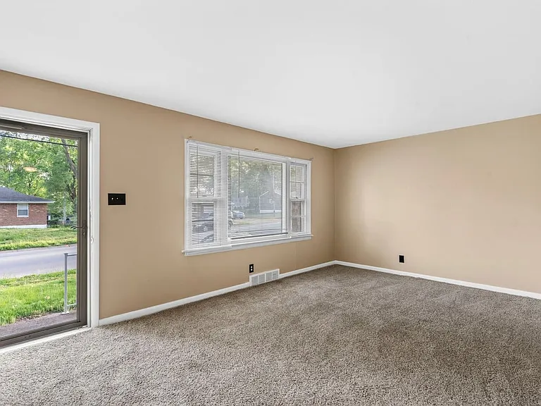 8253 Frost Ave — Photo 19