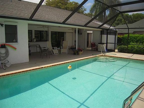 4th image of 2288 Pine Woods Cir