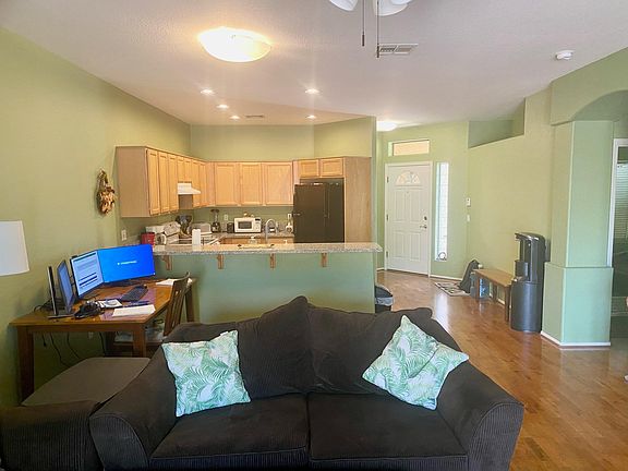 4th image of 710 N Tangerine Dr