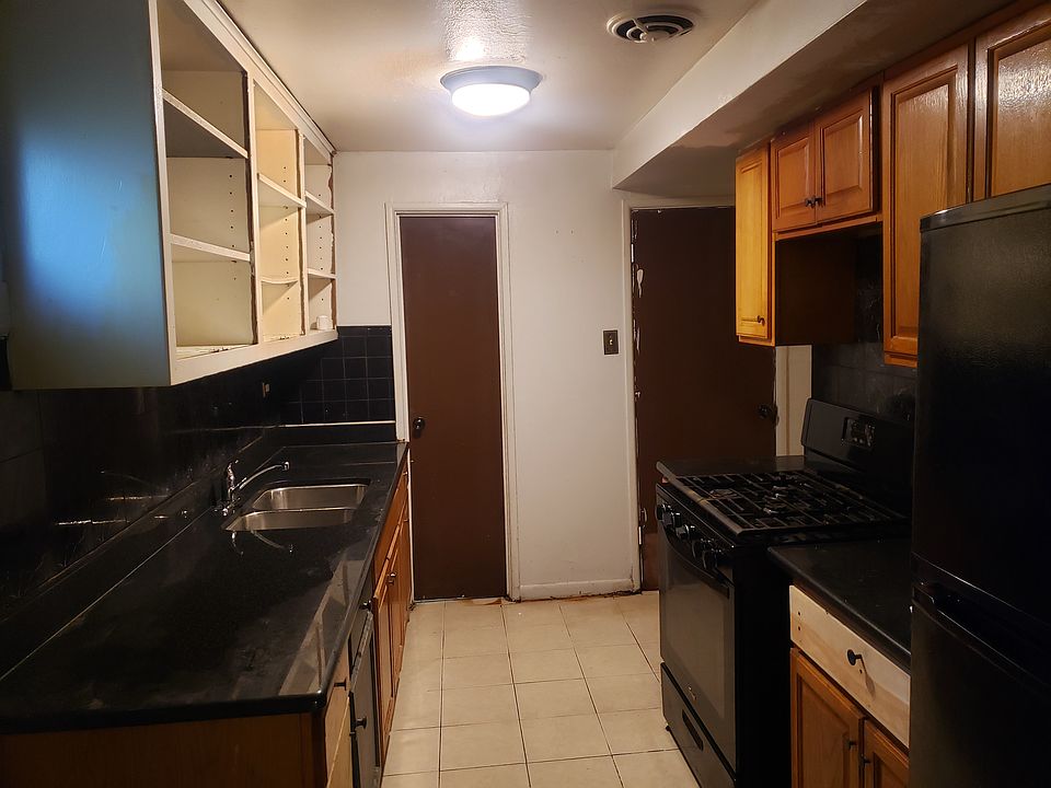 2nd image of 13638 S Wallace Ave