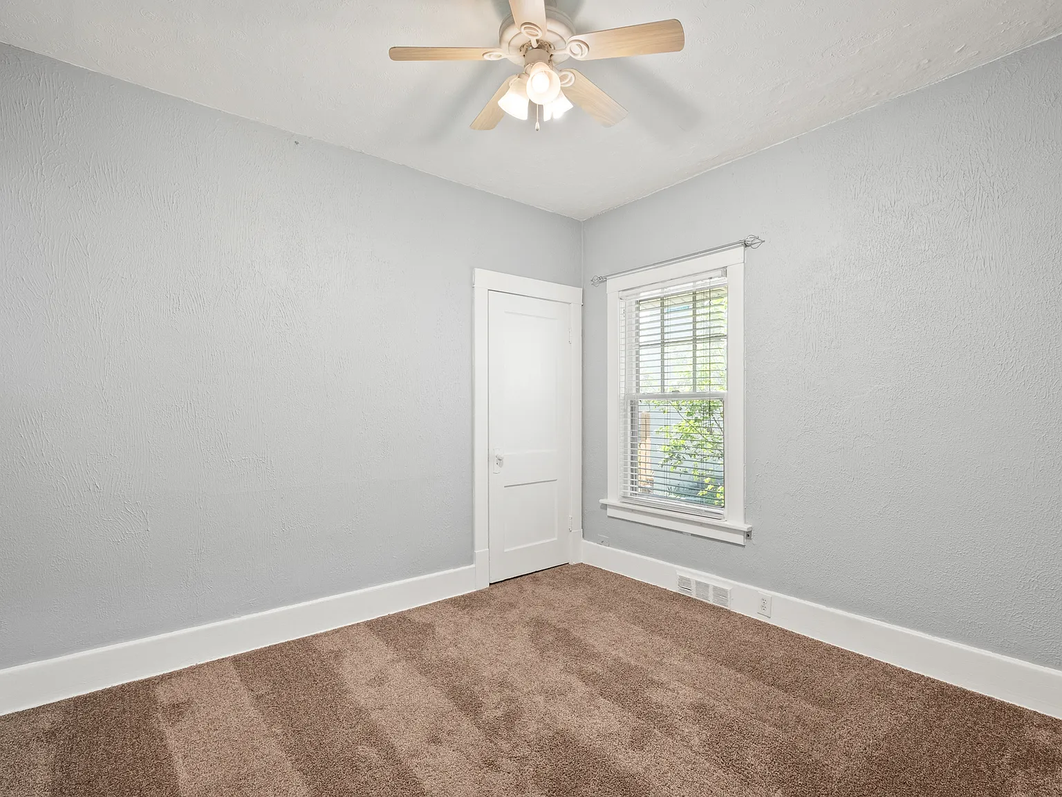 2 bed, 1500 sqft, $1,600 — Photo 4