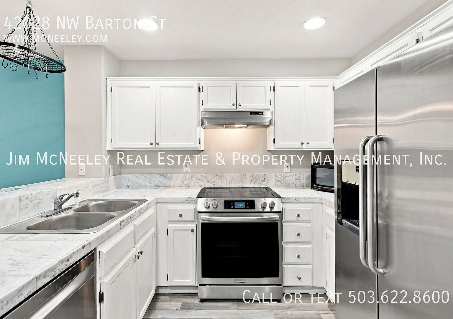 3 Bedroom Home in Banks Large Fenced Yard & Updated Appliances — Photo 2