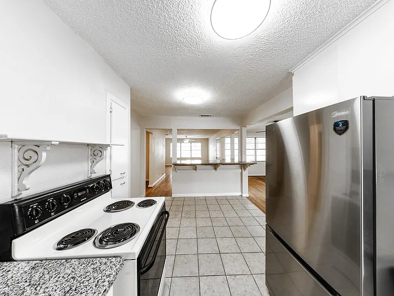 4710 Glenmont St — Photo 12