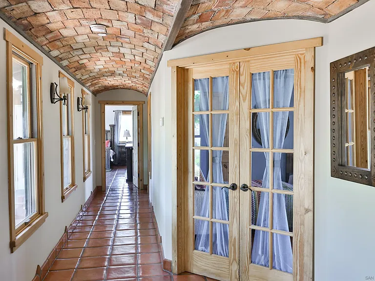 25933 Potrero Valley Rd — Photo 15