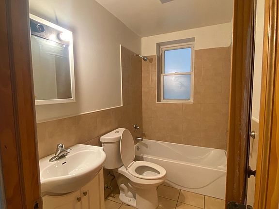 3rd image of 1140 N Lawler Ave APT 1
