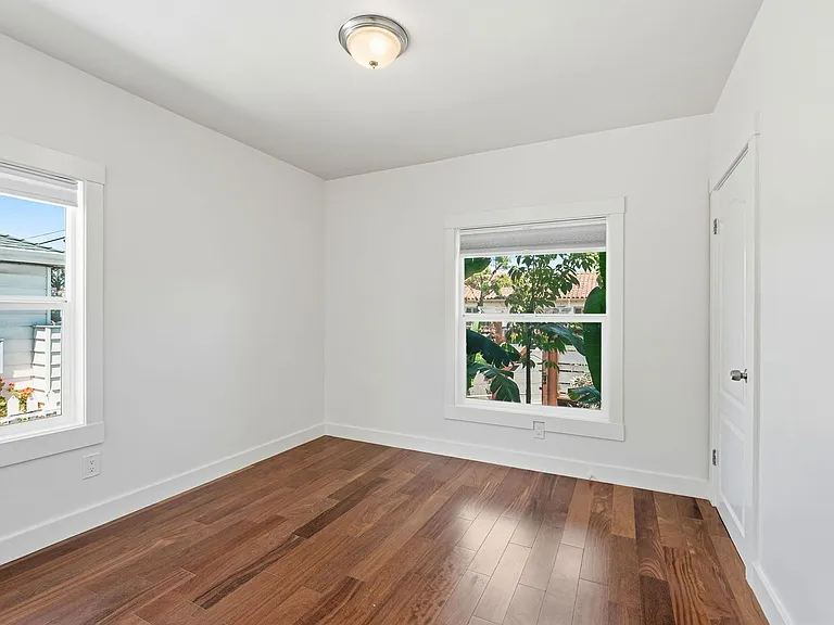 954 Cedar St — Photo 13
