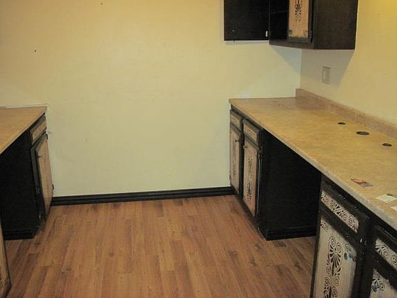 5th image of 605 E 37th Pl