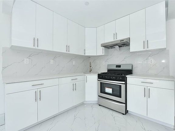 5th image of 57-16 163rd St