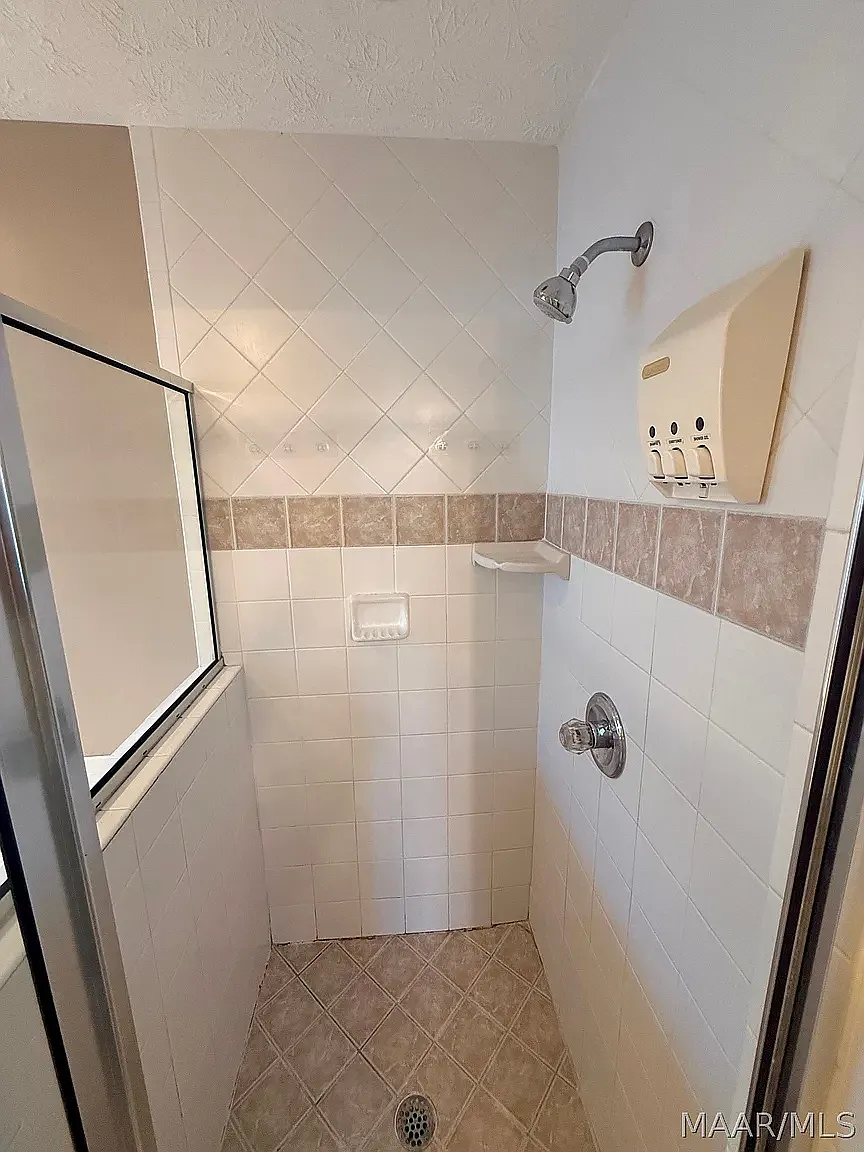 3 bed, 1730 sqft, $1,900 — Photo 3