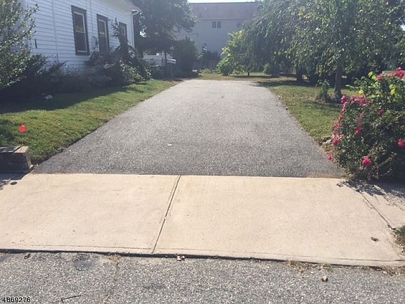 3rd image of 84 Grant Ave