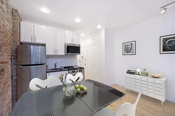 Rented by R New York | media 21