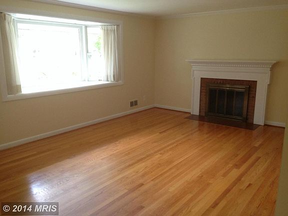 4th image of 5709 Robinwood Ln