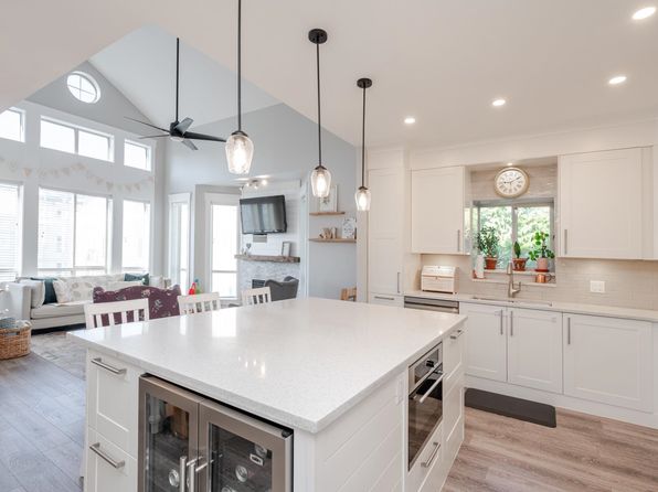 2585 Ware St #405, Abbotsford, BC V2S 3E2