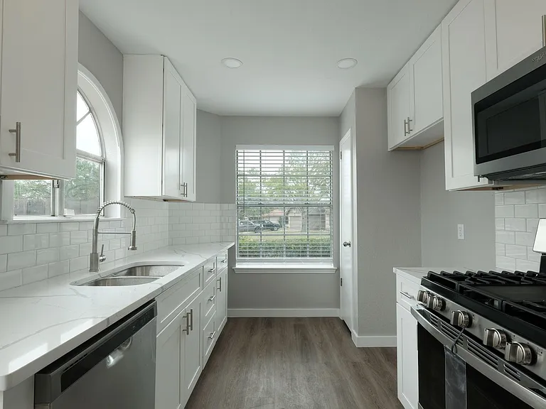1301 Black Cherry Dr — Photo 7