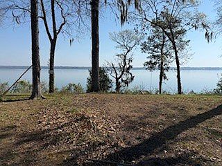 2nd image of 3033 Calhoun Dr