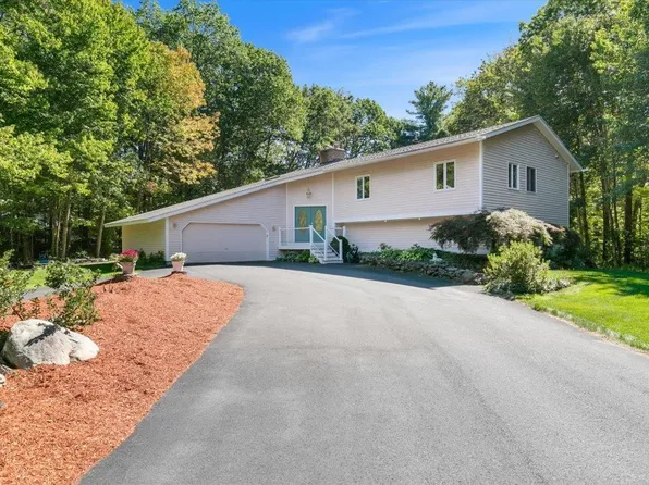 12 Oriole Road, Windham, NH 03087-1555